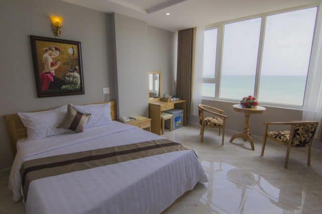 Ngoc Hanh Beach Hotel với view nhìn ra biển cực kỳ thơ mộng